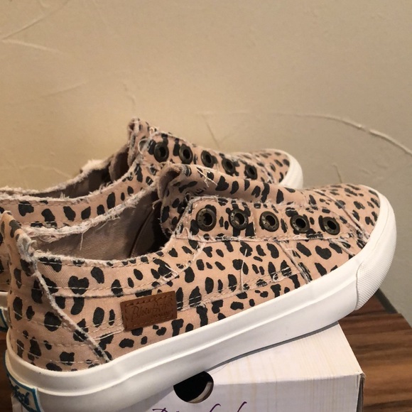 Blowfish Play Latte Spots canvas leisure shoe. Size 6.5 - Picture 4 of 5